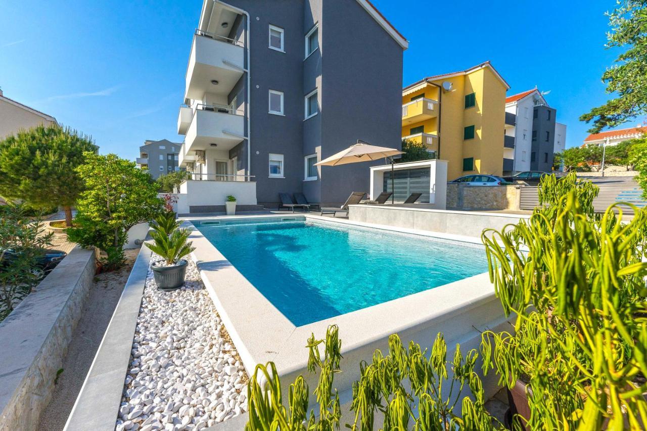 Summer Breeze Pool Apartments Novalja Kültér fotó